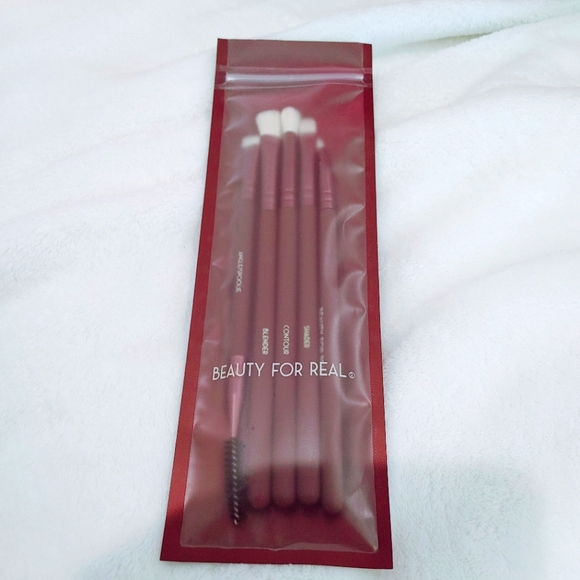 Beauty For Real 5 brush set - Picture 2 of 3